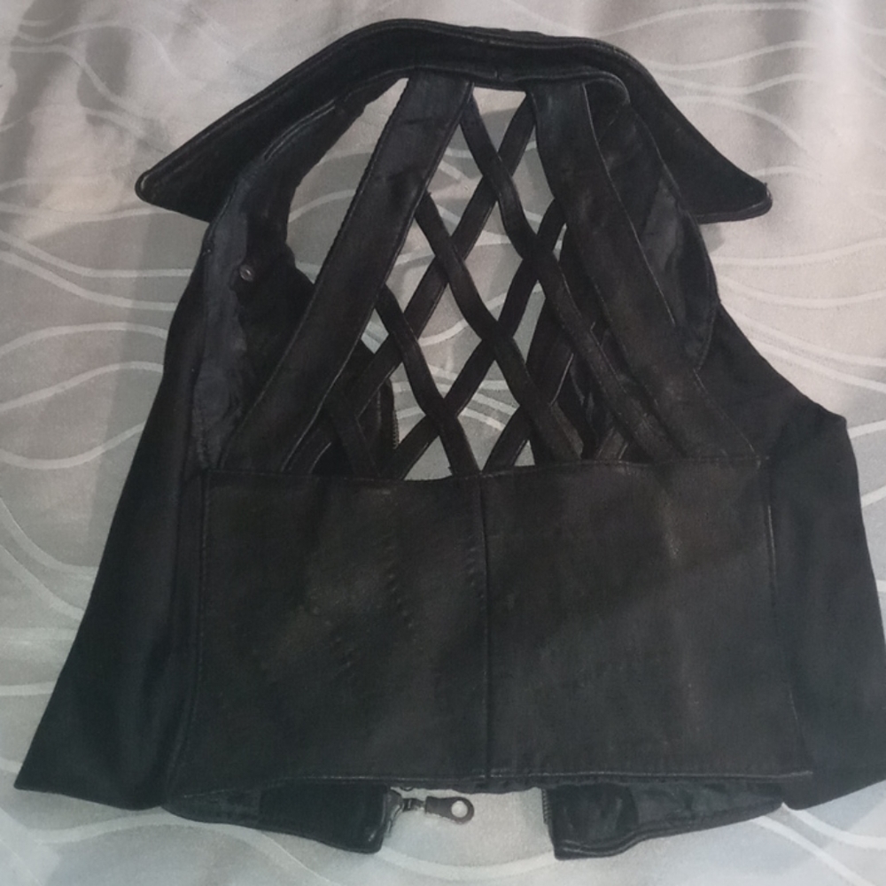 Clothes - Picture 13 of 16